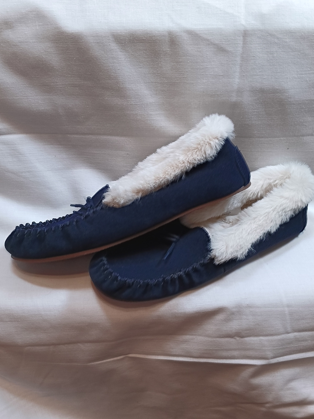 Talbots Navy Leather And Faux-Fur Lined Moccasin Slippers. - Picture 9 of 9